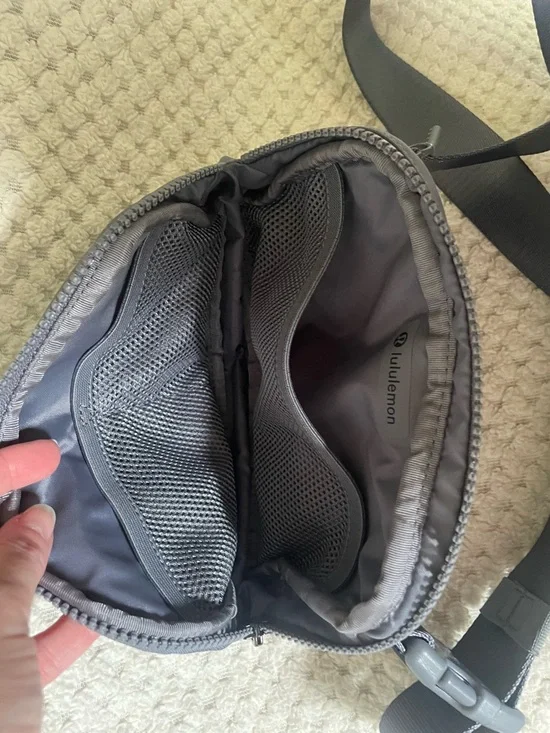 lululemon everywhere Slate Gray Belt Bag 1L - Picture 3 of 3
